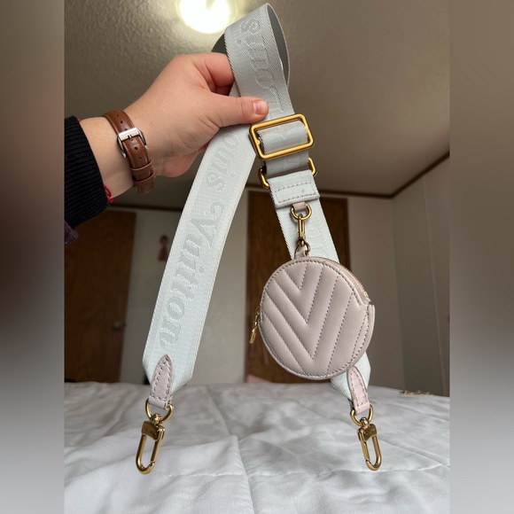 Louis Vuitton Jacquard strap with coin purse - Picture 4 of 16